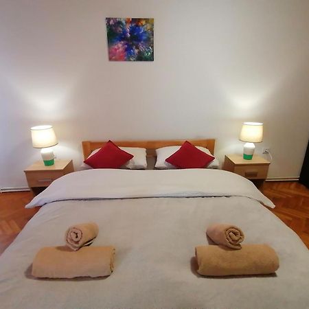Cozy 1-Bdrm Apt In Dubec, Ideal For Work Or Study Сесвете Екстериор снимка