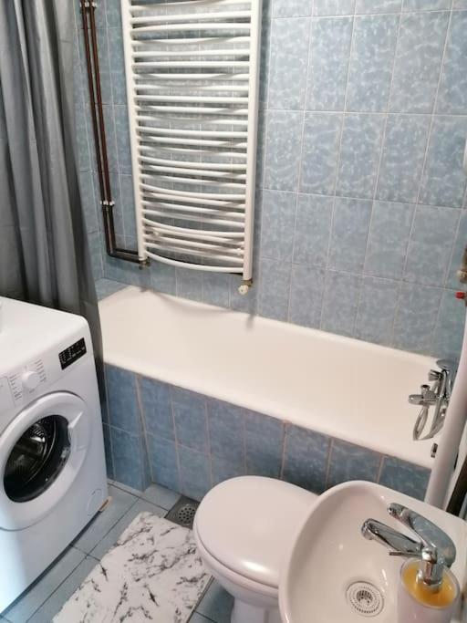 Cozy 1-Bdrm Apt In Dubec, Ideal For Work Or Study Сесвете Екстериор снимка