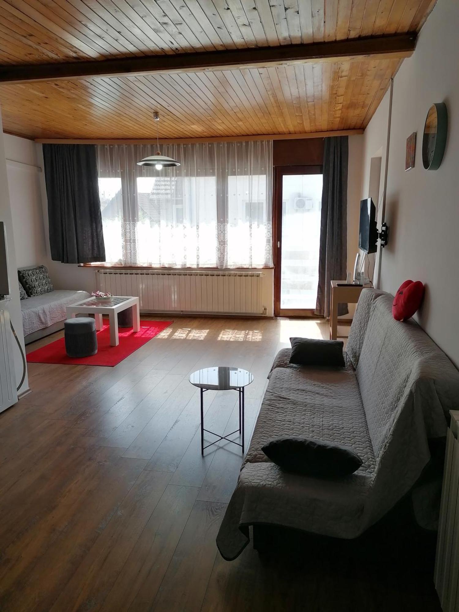 Cozy 1-Bdrm Apt In Dubec, Ideal For Work Or Study Сесвете Екстериор снимка