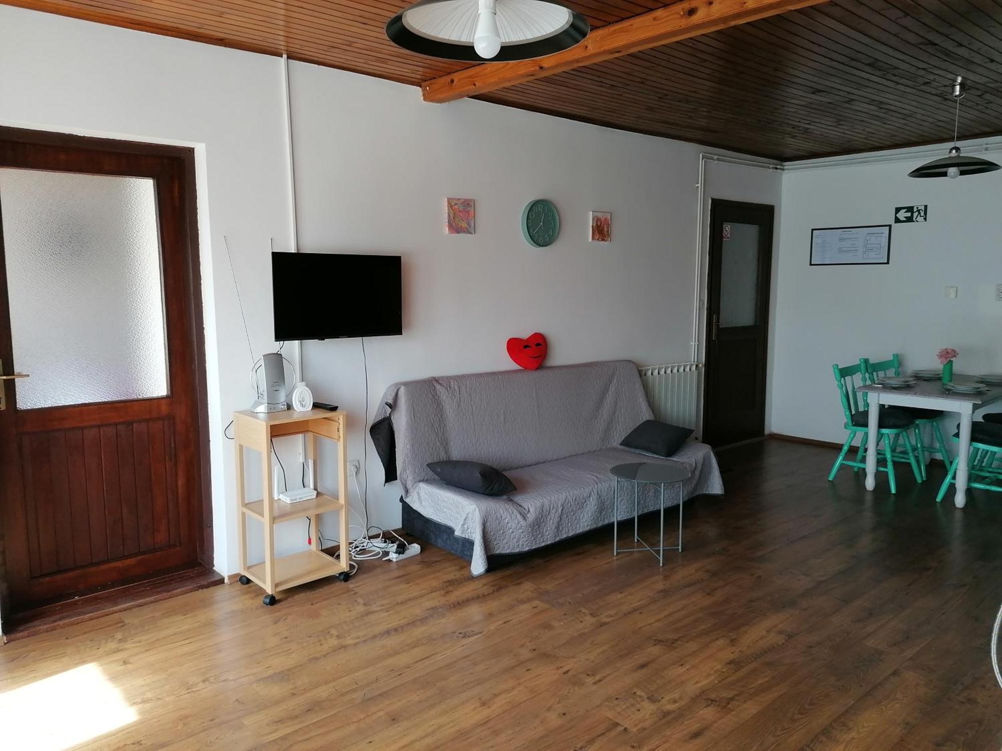 Cozy 1-Bdrm Apt In Dubec, Ideal For Work Or Study Сесвете Екстериор снимка